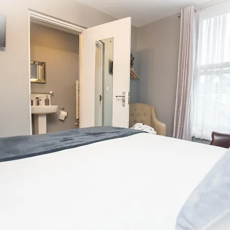 The Ibrox Pensjonat Bristol