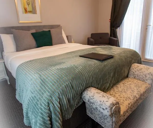 The Ibrox Бристоль