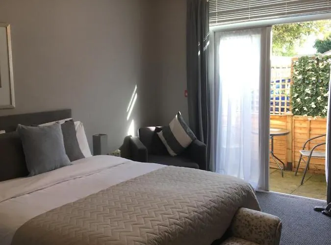 The Ibrox 3* Bristol