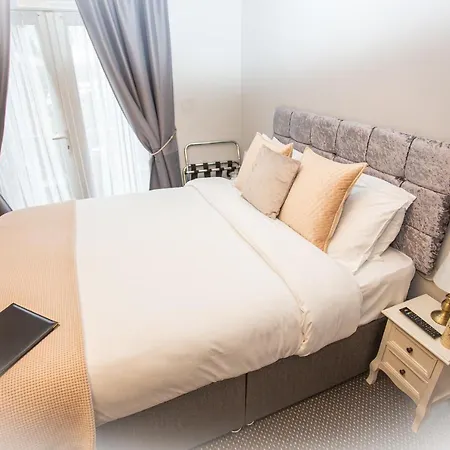 The Ibrox Guest house 3*