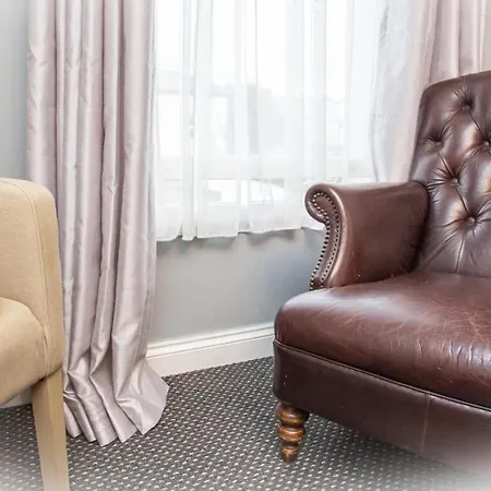 The Ibrox בית הארחה