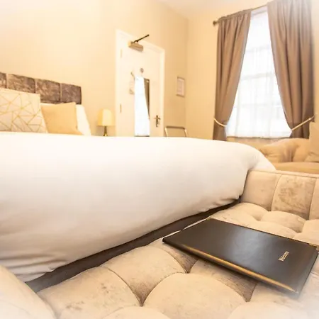 The Ibrox Guest house Bristol