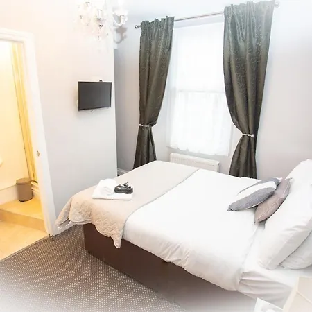 The Ibrox 3* בריסטול