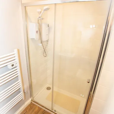 The Ibrox בית הארחה 3*