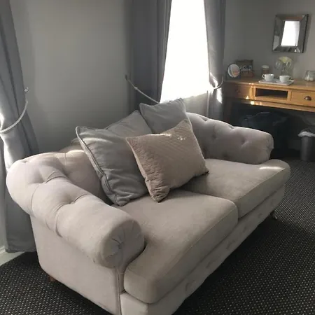 The Ibrox בית הארחה 3*